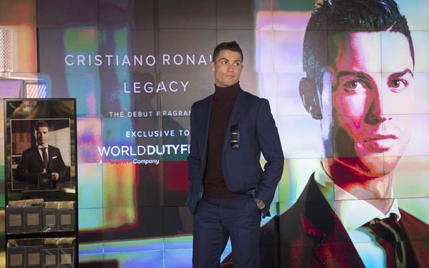 El delantero del Real Madrid, Cristiano Ronaldo presentó su perfume Legacy