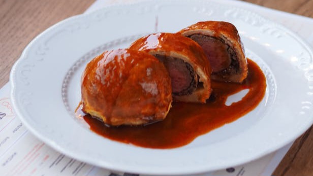 Solomillo Wellington con salsa de vino ¡Una delicia!