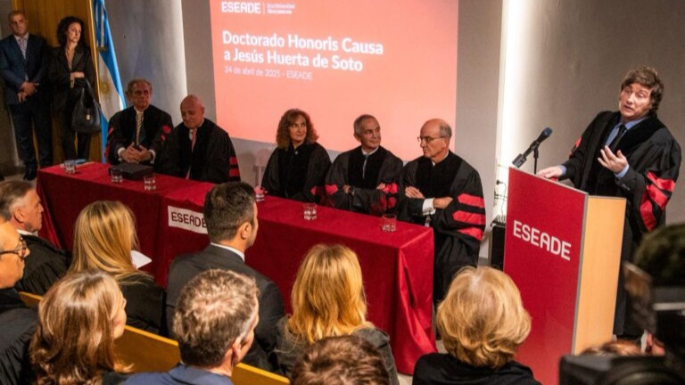 ESEADE entregó Doctorado Honoris Causa a Jesús Huerta de Soto