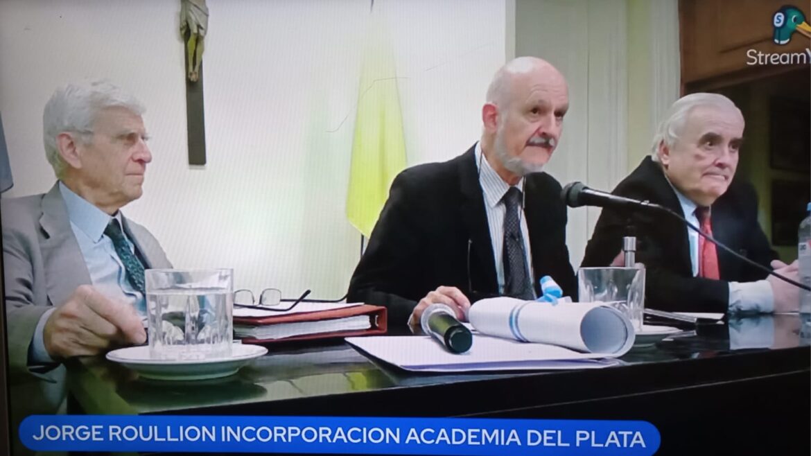 Jorge Rouillon fue incorporado como Académico de Número de la Academia del Plata