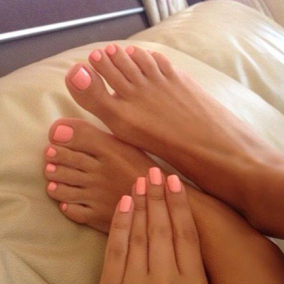 Manicure y pedicure en rosa, divinas !!