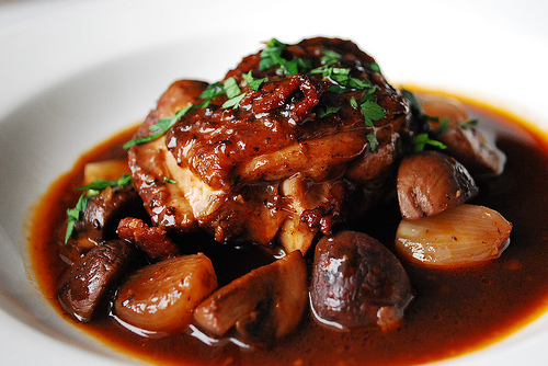 El tradicional y maravilloso Coq au Vin, tesoro de la cocina francesa