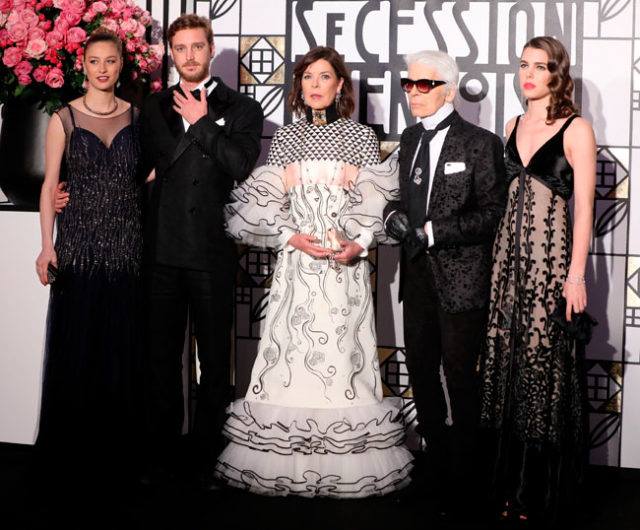 Como siempre, con glamour chic se celebró el Baile de la Rosa de Mónaco