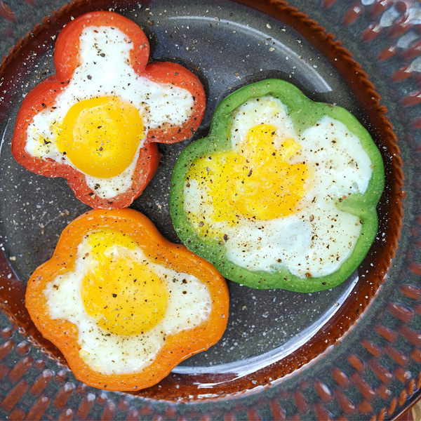 Unos muy coloridos huevos al pimentón